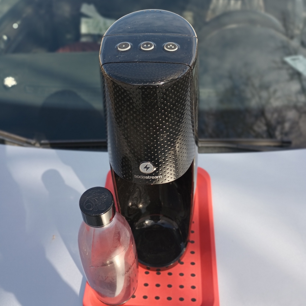 SodaStream One Touch Machine Comes With One Bottle NO CO2 Tank,24V Plug Included